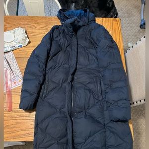 Women’s northface puffer jacket. Size large. Very loved.